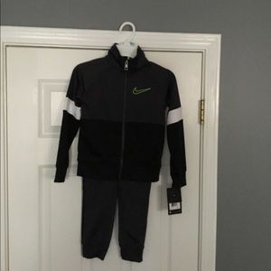 Little boys (5/S) 2 piece set.